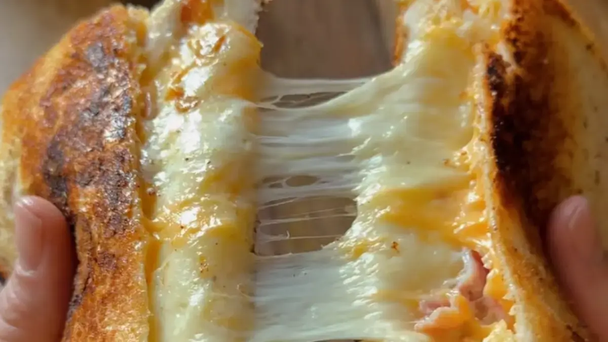 Resep Bacon Cheese Egg Sandwich, Menu Sarapan Praktis dengan Keju Lumer dan Bacon Renyah