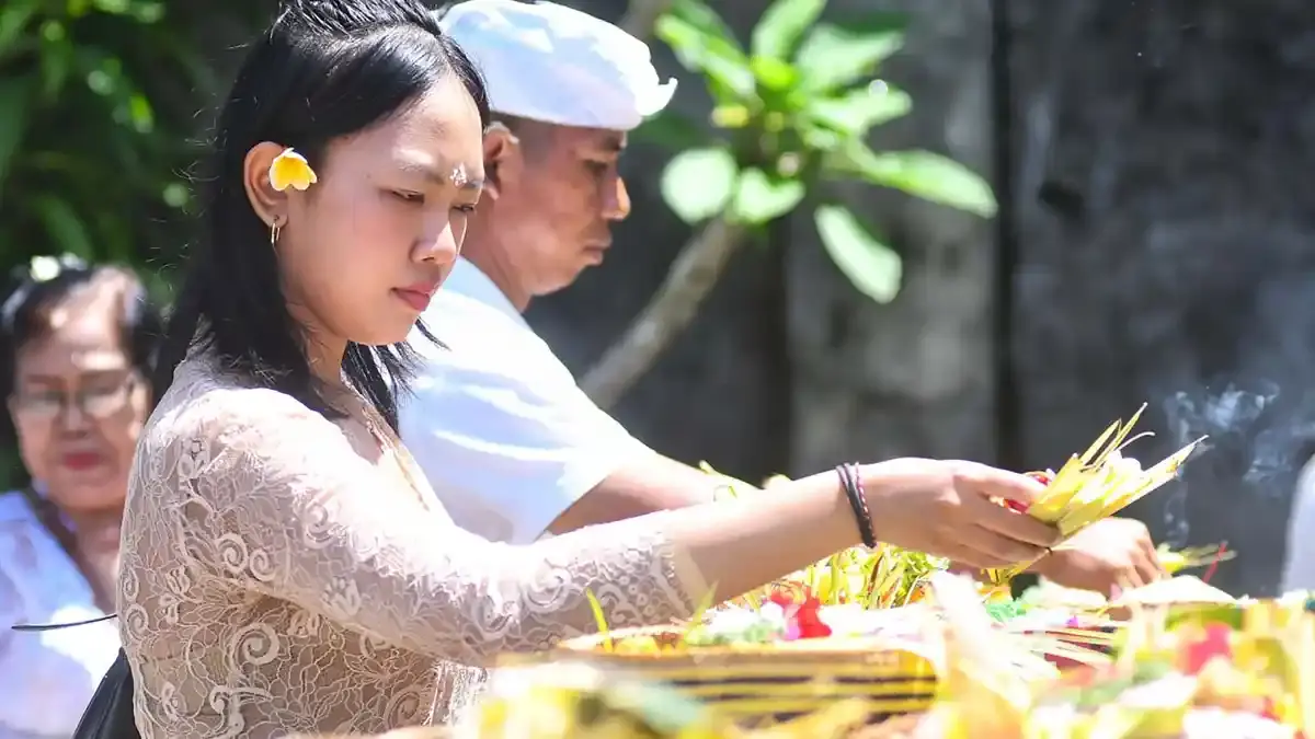 30 Poster Hari Kuningan 27 Juni 2026, Bisa Edit Gratis dan Download Langsung - Tribunnews.com