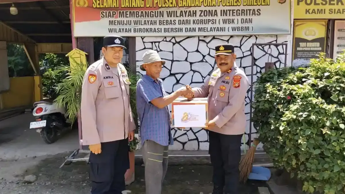 Sambut HUT Ke-80 Bhayangkara, Polsek Gandapura Bireuen Gelar Bakti Religi dan Salur Bantuan Sosial - Serambinews.com