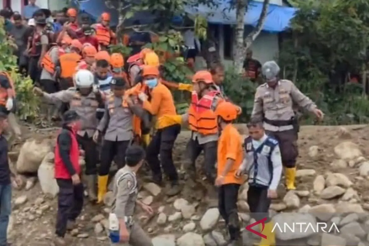 Tim SAR gabungan temukan korban terakhir banjir bandang di Solok