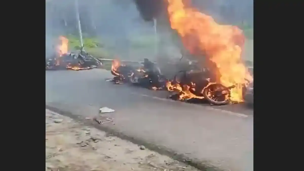 Diduga Konflik Lahan, 27 Motor dan 1 Truk Fuso Dibakar Massa di Sergai - Tribun-medan.com