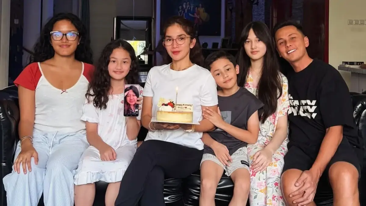 Ultah ke-45 Tahun, Ussy Sulistiawaty: Semoga Sabarmu Ditambah