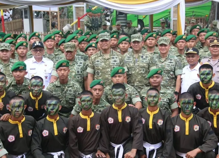Foto: Wakil Panglima TNI Tinjau Pembangunan Yonif TP 936/Satria Joyokusumo dan Situs Bersejarah di Jawa Tengah - Koran Jakarta ®