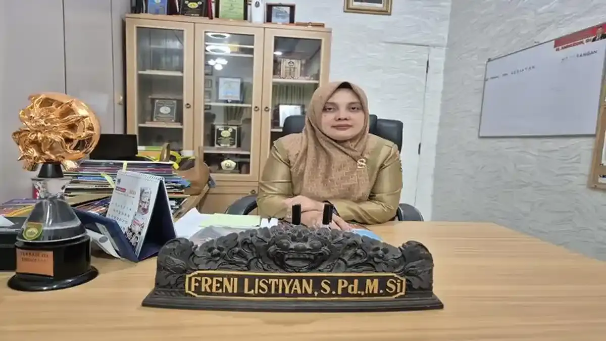 SMAN 3 Prabumulih Beri Seragam ke Pelajar Jalur Afirmasi, Tegaskan Sekolah 100 Persen Gratis - Sripoku.com