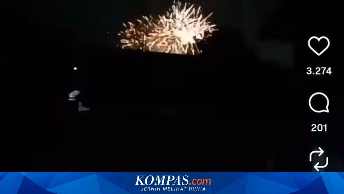 Letusan Kembang Api di Area Prambanan Acara Pre-Wedding Sespri Presiden Prabowo Rizky Irmansyah