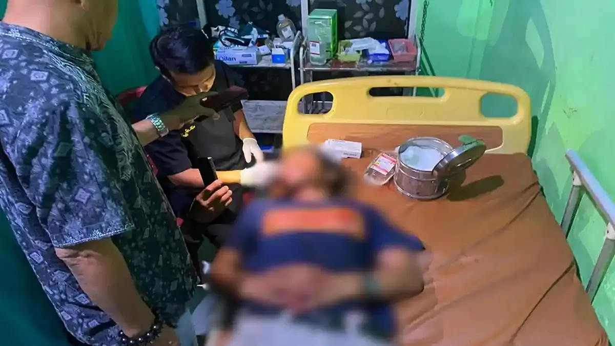 Pria Diduga ODGJ Ngamuk di Malek Kecamatan Paloh, Kepala Desa Terluka Kena Sabetan - Tribunpontianak.co.id