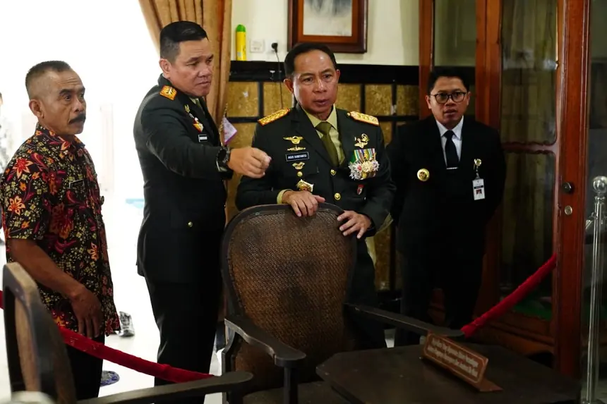 Foto: Panglima TNI Kunjungi Museum Diponegoro dan Museum Jenderal Sudirman di Magelang. - Koran Jakarta ®