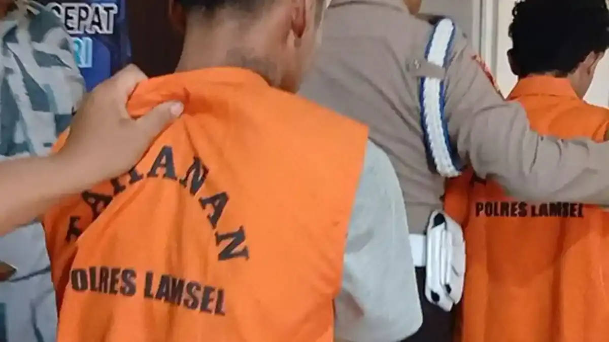 Oknum Pensiunan Polisi Pimpin Komplotan 'Mata Elang' Peras Warga Rp200 Juta - Tribunlampung.co.id