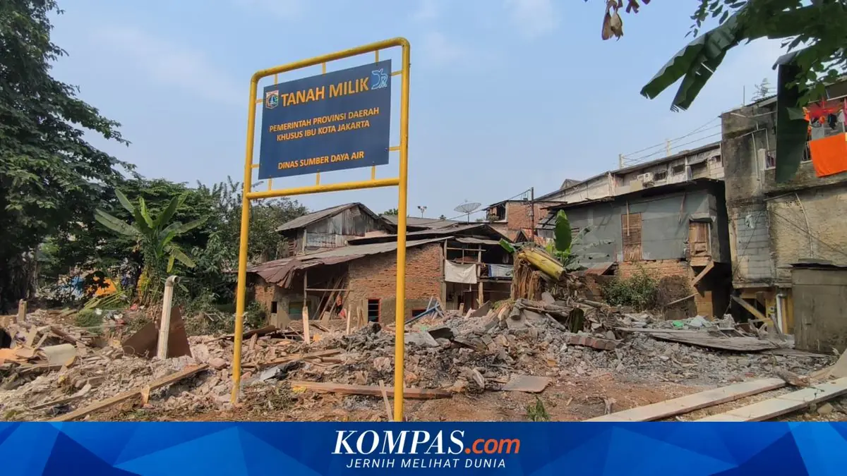 "Udah Capek Bersihin Lumpur Banjir", Alasan Warga RT 15 Cawang Rela Direlokasi