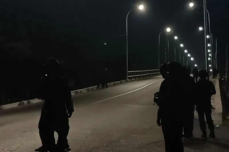 Polisi Amankan Delapan Pemuda Bawa Senjata Tajam di Jembatan Lalove Kota Palu