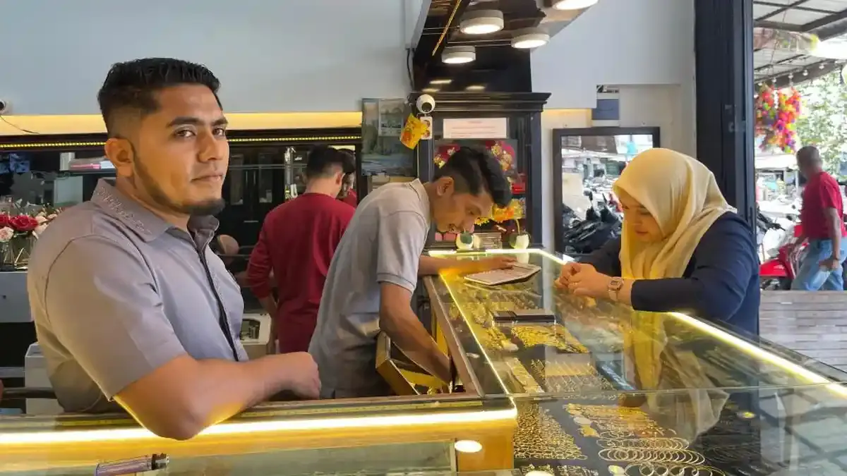 Tren Harga Emas di Banda Aceh Turun, Penutupan Selat Hormuz Disebut Pengaruhi Pasar - Serambinews.com