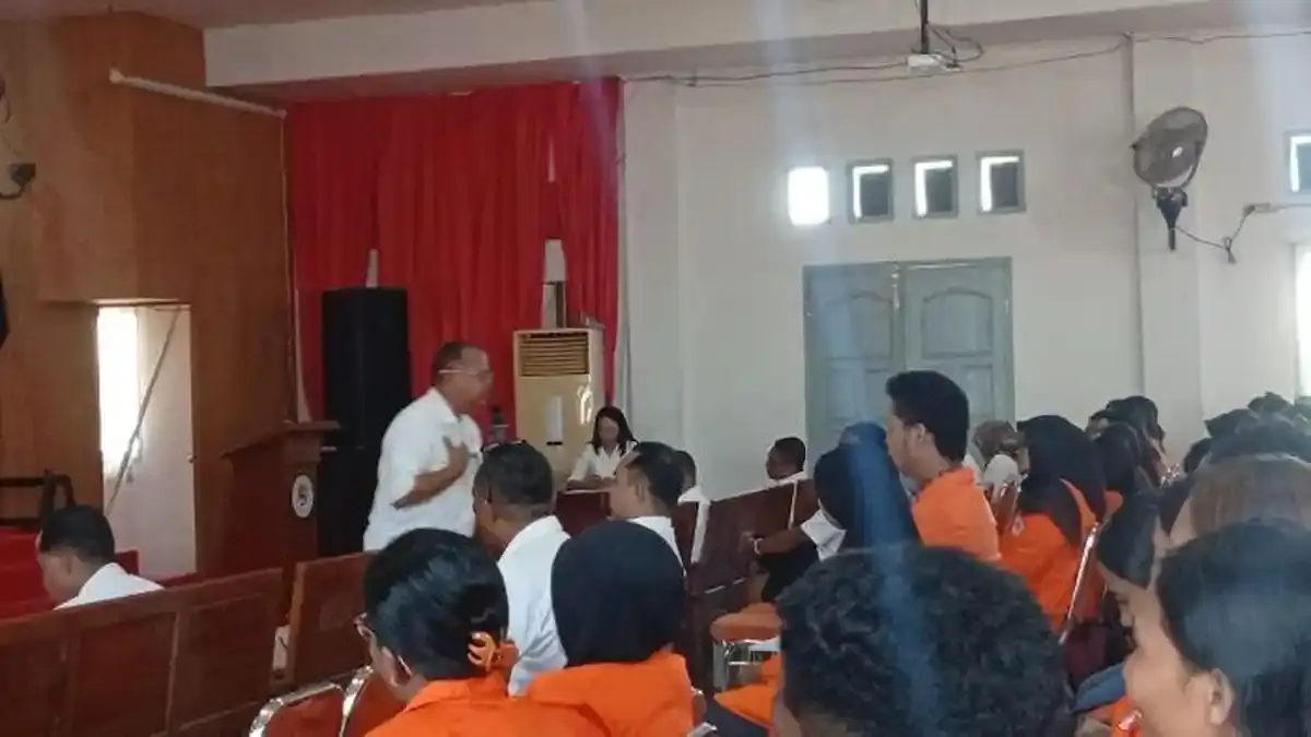 Tampilkan Konten Lucu, Rektor Geri Gobang Beri Pesan Menohok Bagi Peserta KKN Reguler Unipa Maumere - Pos-kupang.com