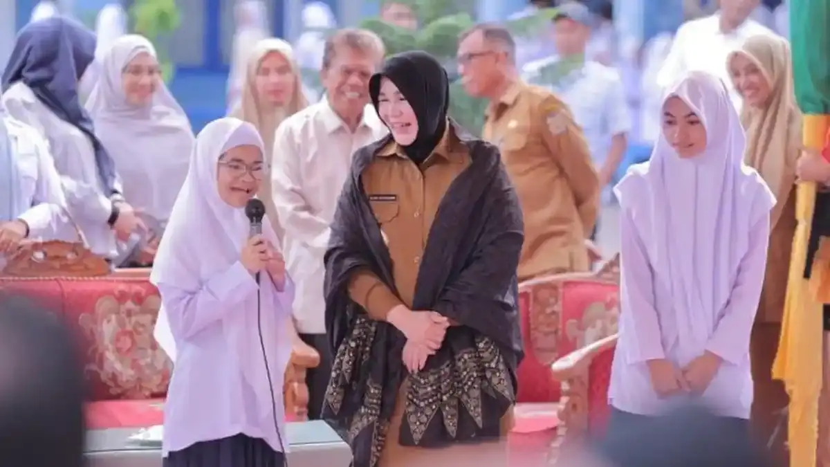 Illiza Datangi TK hingga SMP di Banda Aceh saat Gerakan Ayah Antar Anak ke Sekolah - Serambinews.com