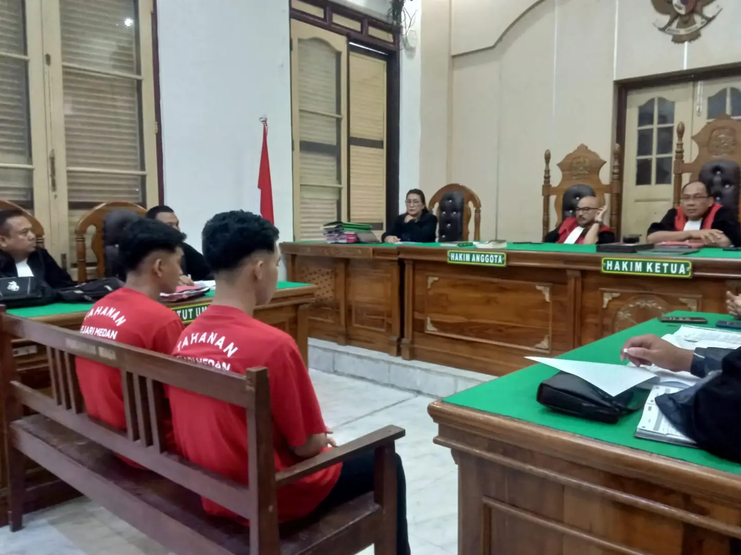 Hakim Bebaskan 2 Remaja Kasus Pembelian 25 Liter BBM di Medan Demi Berobat Orangtuanya Sakit Kanker - Tribun-medan.com