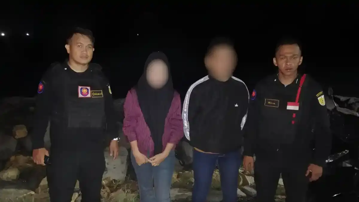 Tim Kalong Satpol PP-WH Banda Aceh Jaring Pasangan Pelajar Berduaan di Tanggul Malam Hari - Serambinews.com