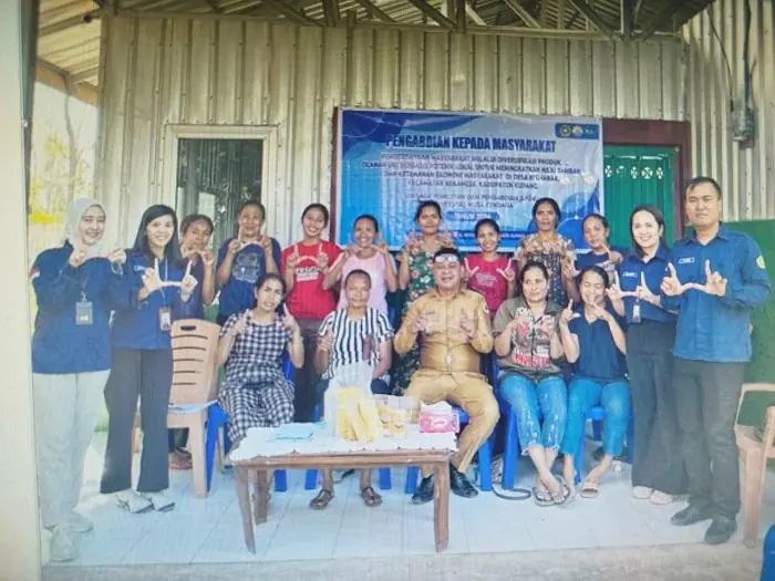 FISIP Undana Perkuat Kemandirian Ekonomi Masyarakat Desa Besmarak melalui Diversifikasi Olahan Ubi - Pos-kupang.com