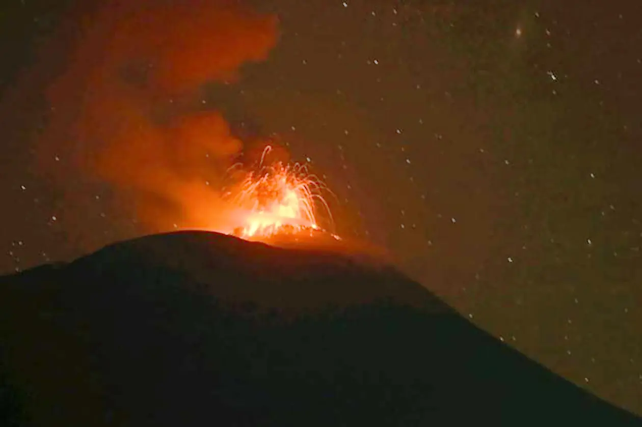 Mencekam, Gunung Ile Lewotolok Meletus 1.873 Kali Hanya dalam Waktu 5 Hari
