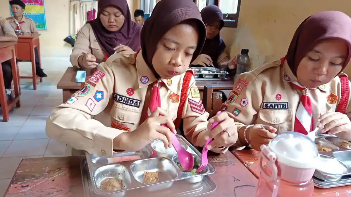 Soroti Kondisi Guru, MK Pertanyakan Urgensi MBG Gunakan Anggaran Pendidikan - Tribunjateng.com