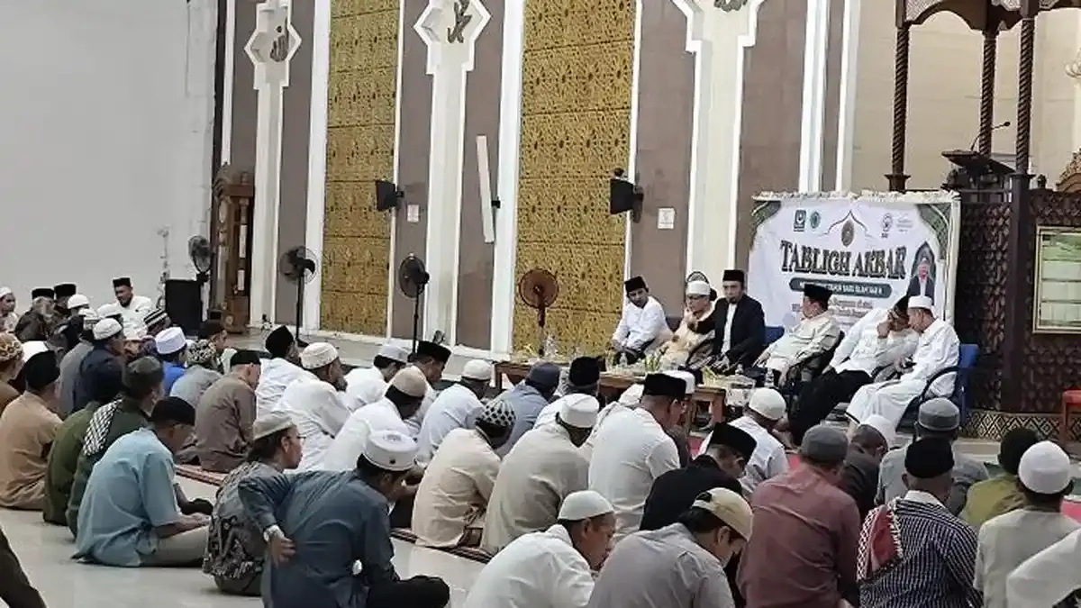 Ceramah Tuan Guru Bajang di Masjid Raya Kota Kupang, Ajak Umat untuk Berhijrah - Pos-kupang.com