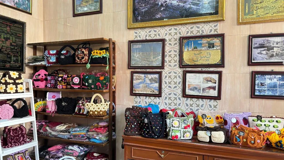 Begini Proses Pembuatan Produk Handmade Rajut Ruang Tamu, Dari Benang hingga Menjadi Karya - Tribunshopping.com