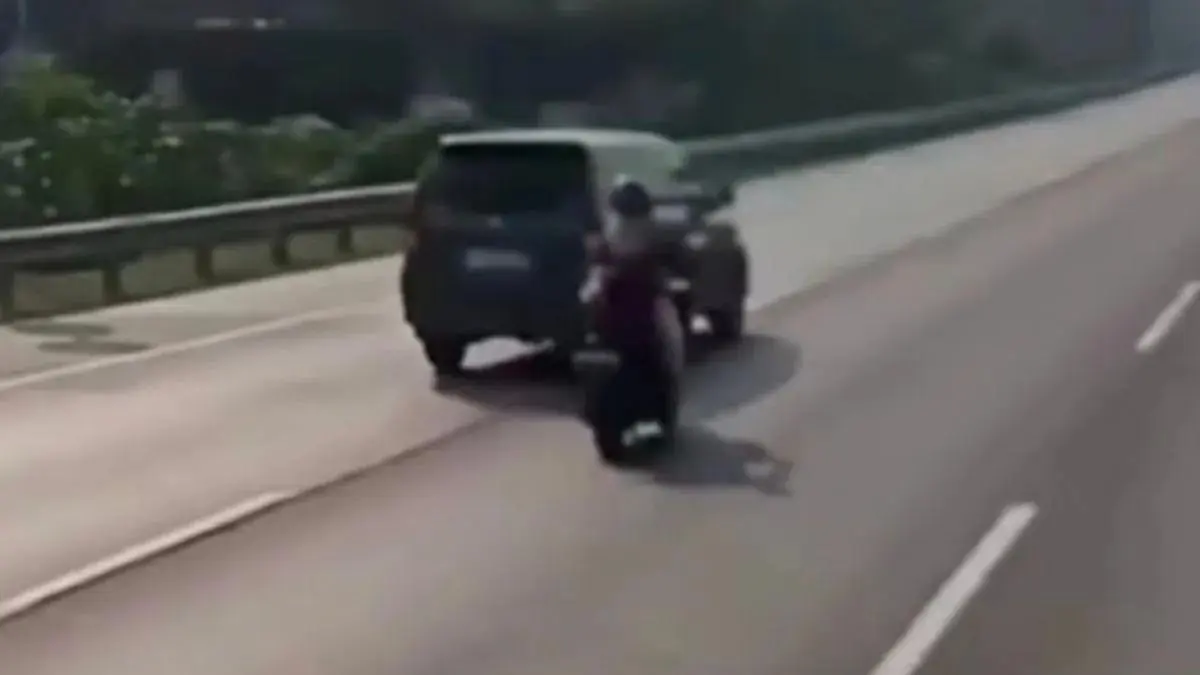 Viral Pemotor Wanita Nyasar Masuk Tol Jakarta-Cikampek