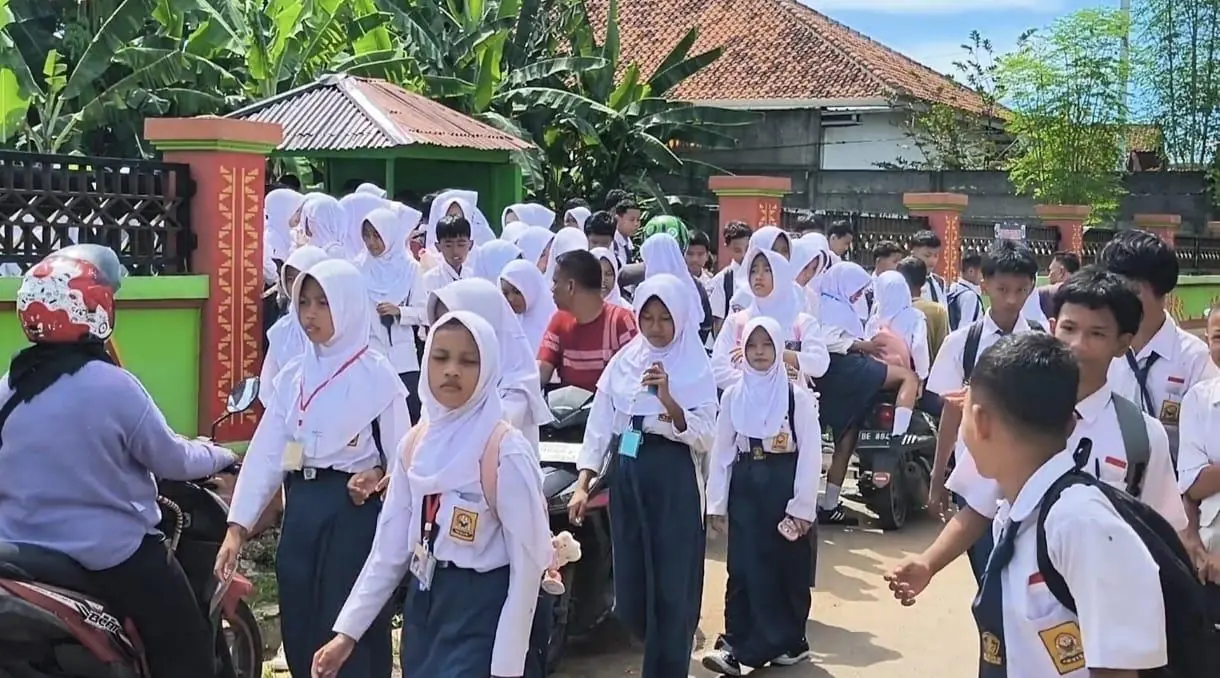 9 Anak di Labuhan Ratu Akhirnya Masuk SMP Negeri, Sempat Tak Lolos SPMB - Tribunlampung.co.id