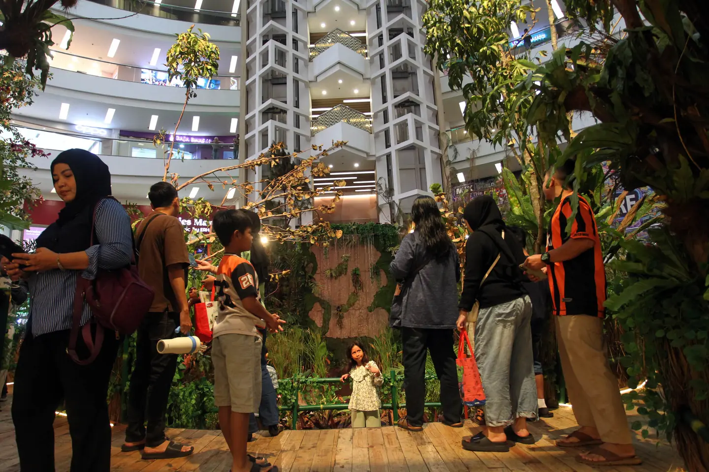 Foto: Explore The Jungle Ramaikan Liburan Sekolah di Mal Ciputra Jakarta - Koran Jakarta ®