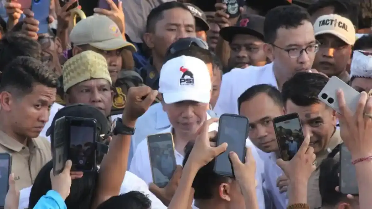 Temui Jokowi, Emak-emak di Lampung Kehilangan Ponsel Usai Bersalaman dengan Kaesang Pangarep - Tribunlampung.co.id