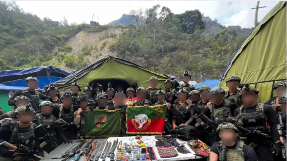 Panglima Koops TNI Habema Terima Senjata Api dari 4 Mantan Anggota OPM di Puncak Jaya