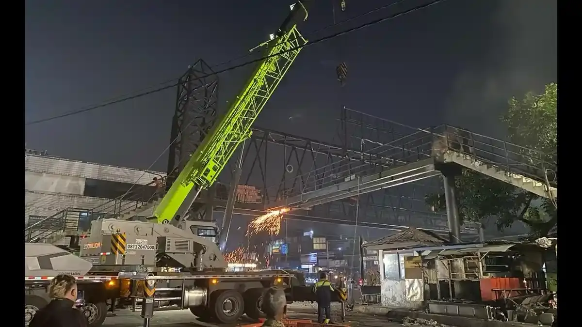 Pembongkaran JPO Terminal Cicaheum Bandung Ditargetkan Selesai sebelum Subuh - Tribunjabar.id