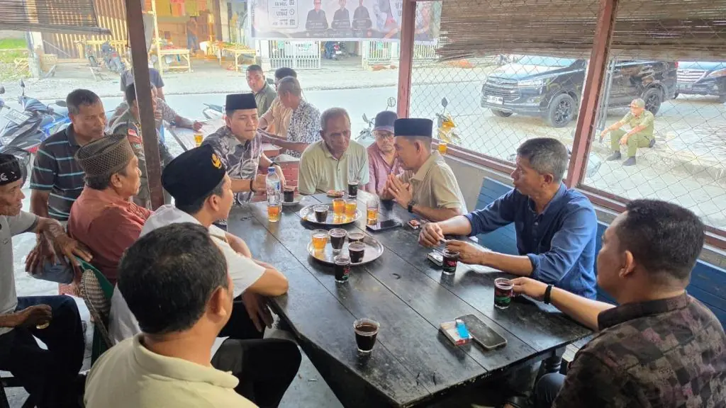 Bupati Mirwan Serap Aspirasi Petani di Labuhanhaji Barat, Gelar Dialog di Warkop Pasar - Serambinews.com