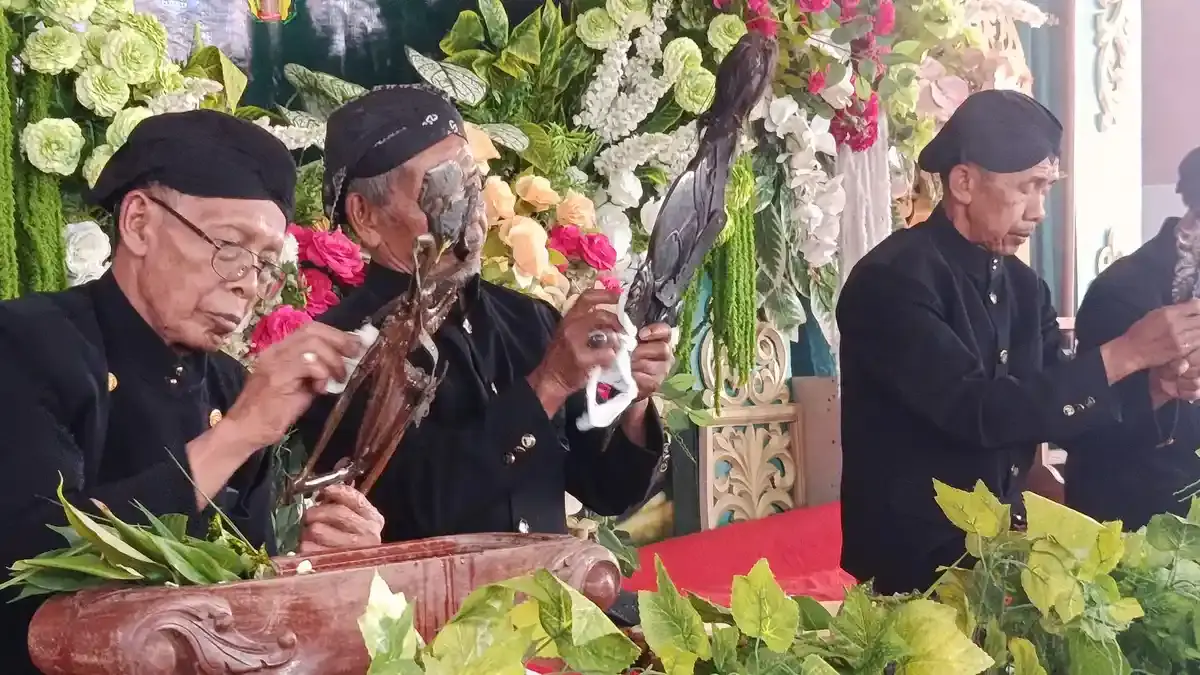 Tradisi Kirab dan Jamasan Pusaka Ngliman Bakal Masuk Kalender Wisata Jatim - Surya.co.id