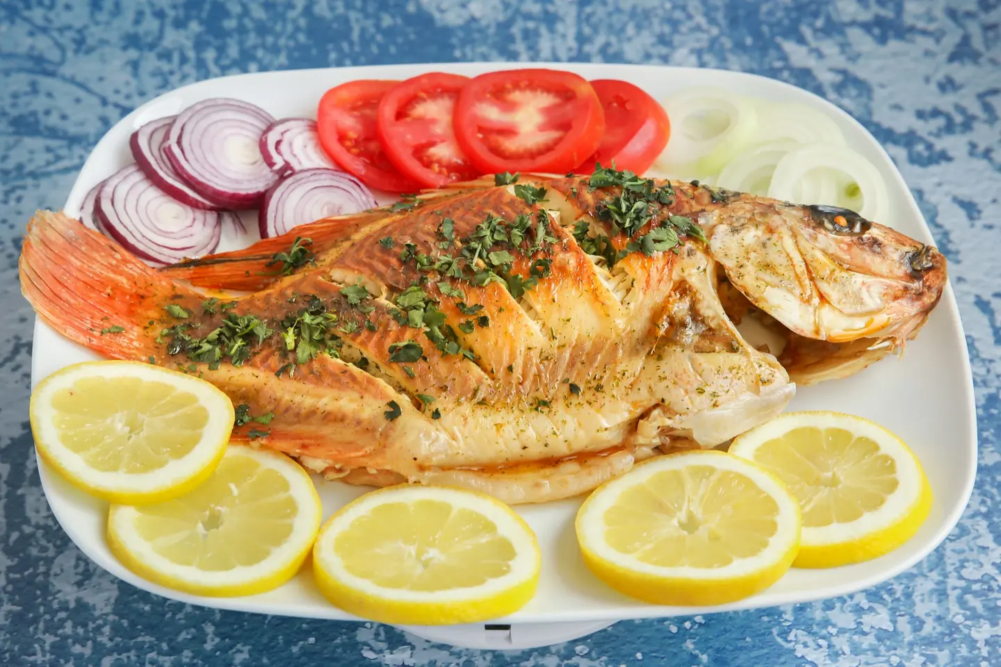 Selain Gorengan, 5 Makanan Ini Tak Boleh Dikonsumsi Bersamaan dengan Ikan