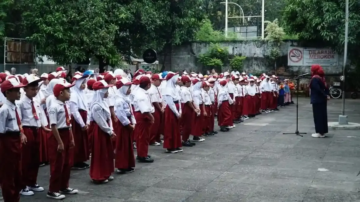 10 Contoh Perkenalan Diri dalam Bahasa Inggris dan Artinya, Mudah Dihafal untuk MPLS maupun di Kelas - Tribunpontianak.co.id