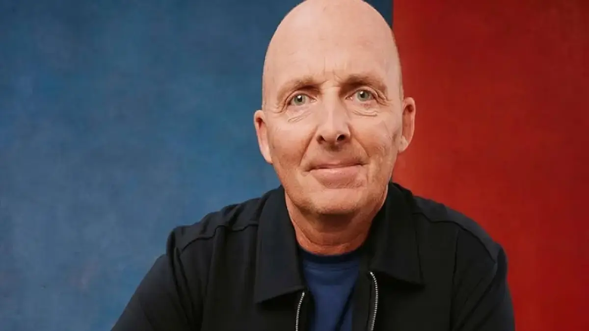 Mantan Wasit Liga Primer Mike Dean Beri Klarifikasi atas Dua Komentar Kontroversialnya