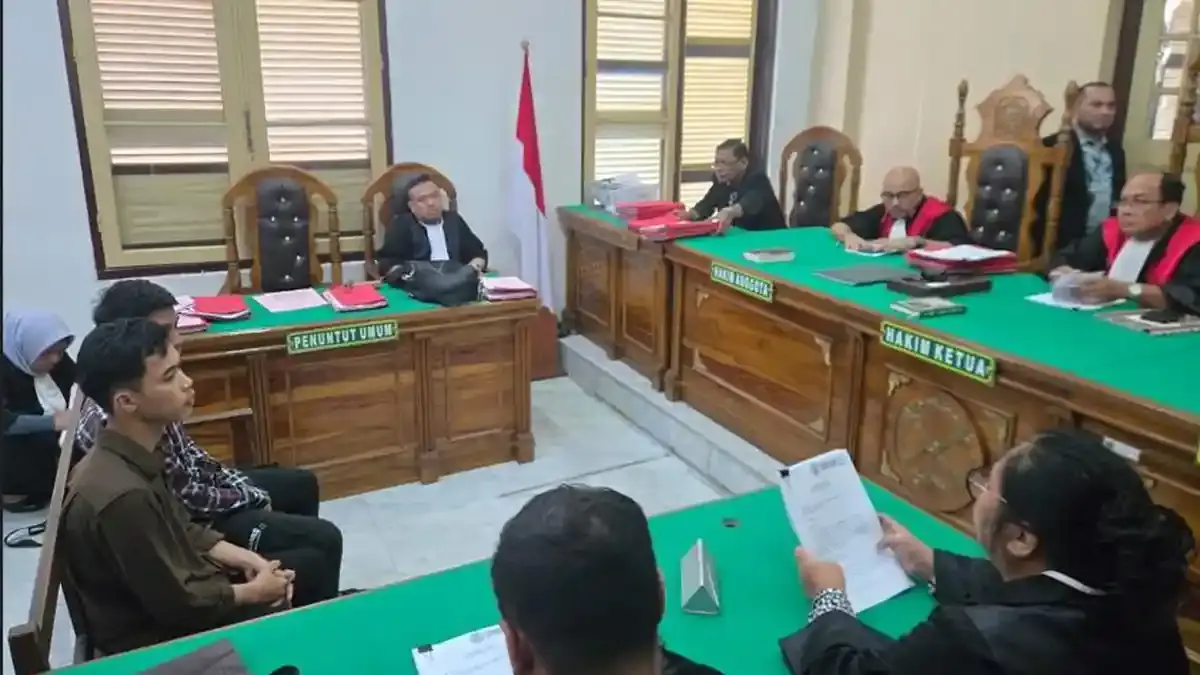 Hakim Diminta Bebaskan Dua Remaja Terdakwa Kasus Pertalite 20 Liter di Pengadilan Negeri Medan - Tribun-medan.com