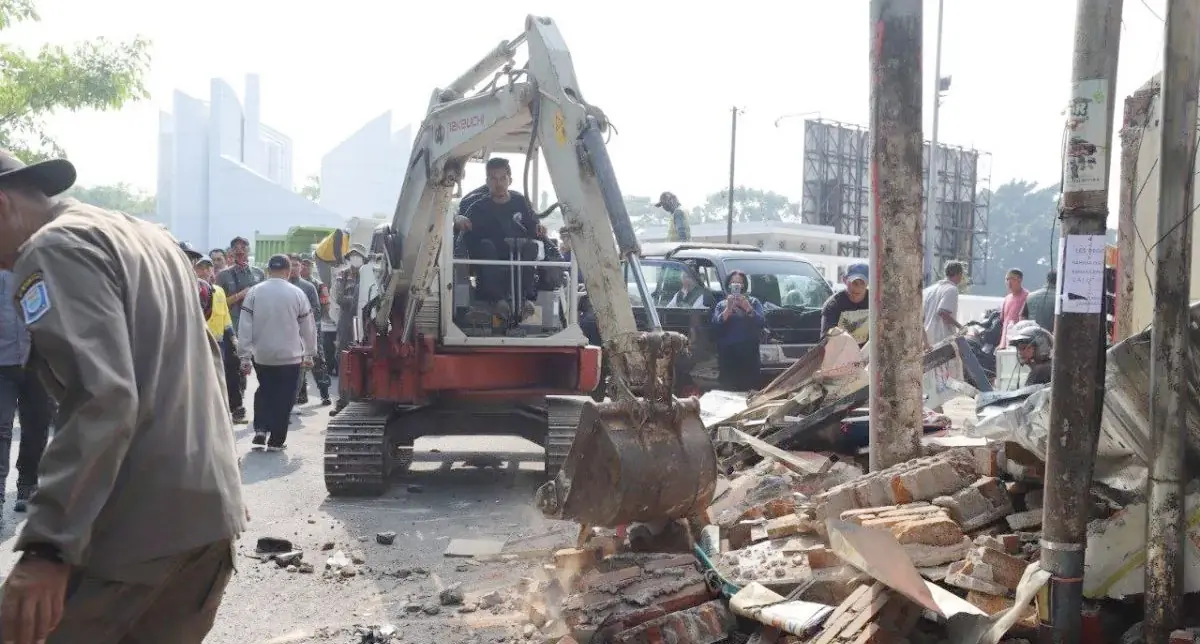Walkot Farhan Bongkar 63 Bangunan Liar di Kawasan Dipatiukur Bandung