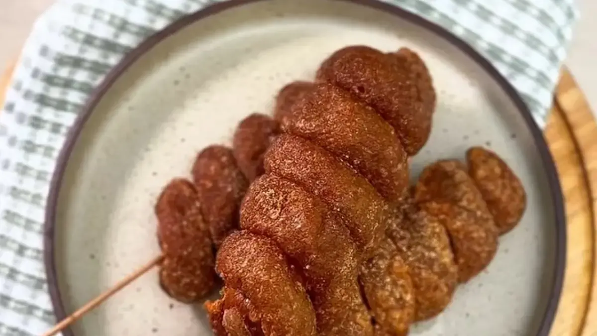 Resep Potato Corn Dog Crispy, Camilan Kentang Isi Sosis dengan Saus Buldak Keju