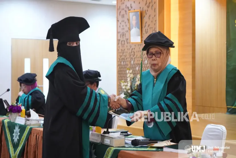 Eman Ahmed Asal Yaman Raih Gelar Doktor SPs ke-106 UMJ