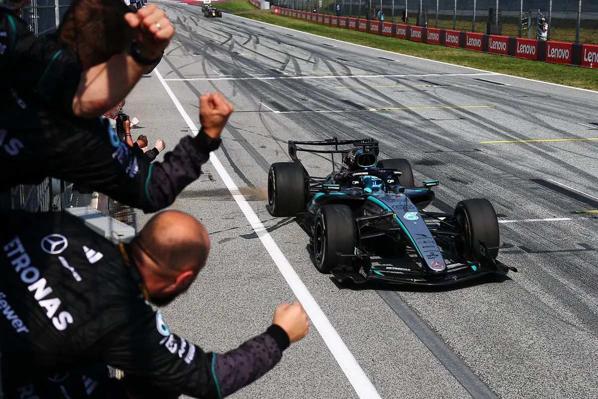 Russell taklukkan panas GP Austria untuk kejar Antonelli