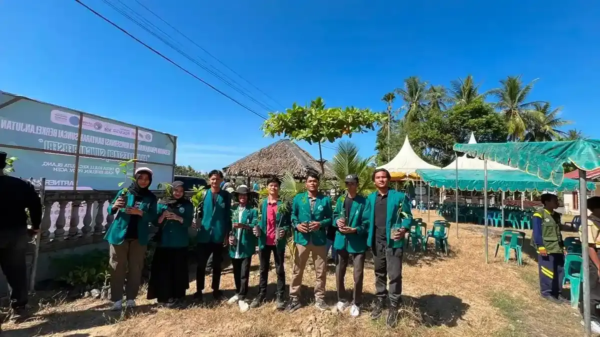 BEM UNIKI Ikut Tanam Pohon di Bantaran Krueng Peusangan - Serambinews.com