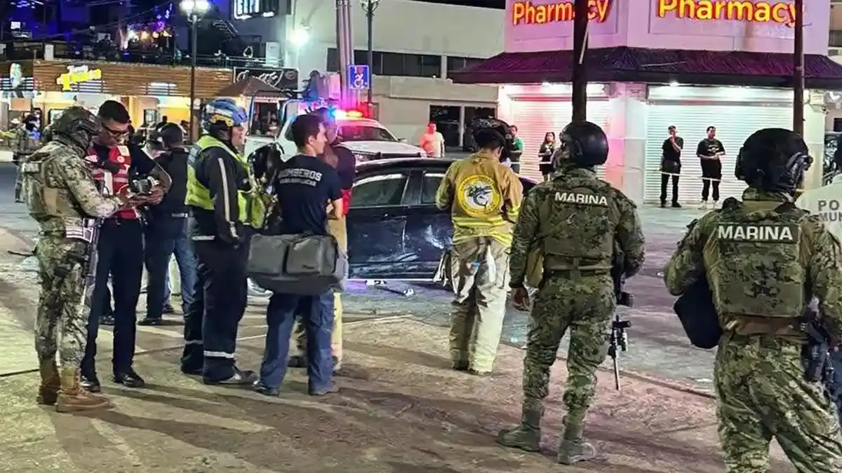 Mobil Terjang Massa Suporter Meksiko di Perayaan Piala Dunia, 17 Orang Dilarikan ke Rumah Sakit - Tribunnews.com