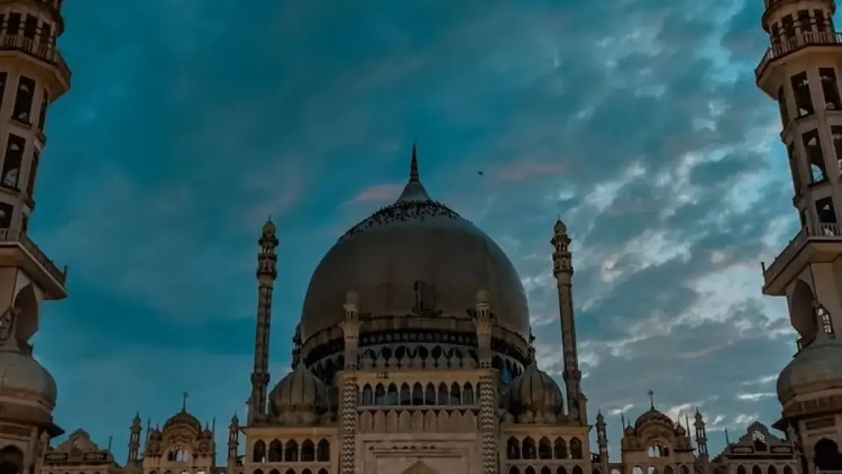 Simak Jadwal Waktu Shalat untuk Wilayah Surabaya Besok Sabtu, 27 Juni 2026