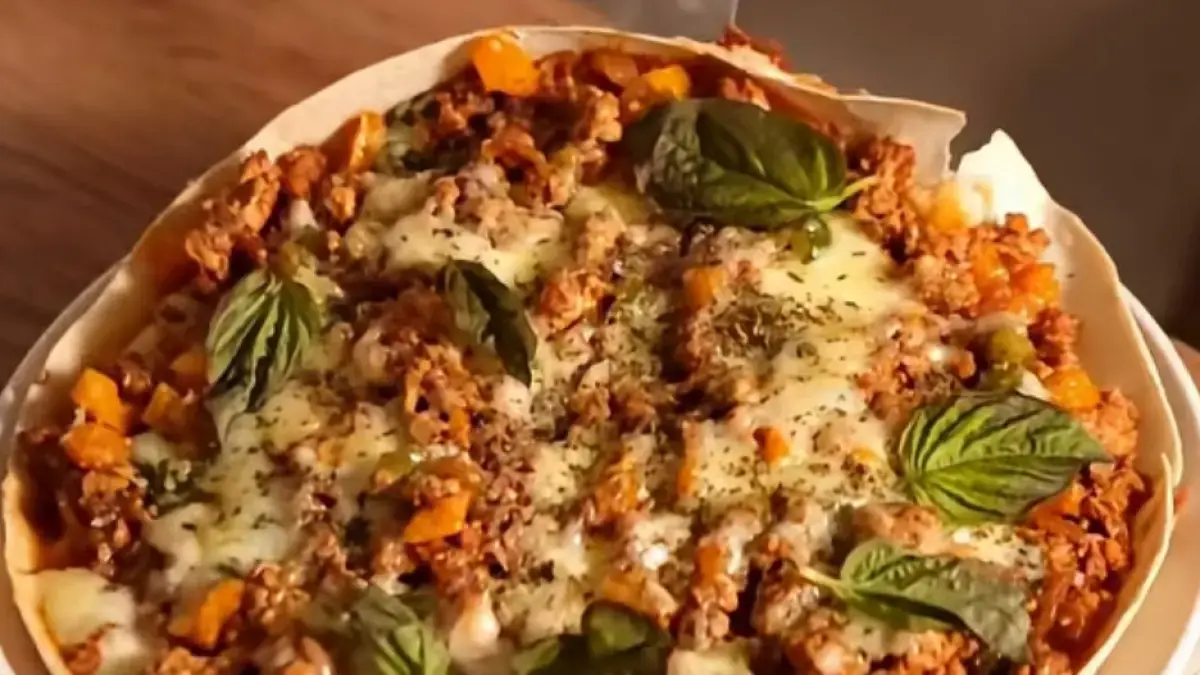 Resep Tortilla Chicken Pizza, Pizza Praktis dengan Topping Ayam yang Gurih dan Keju Melimpah