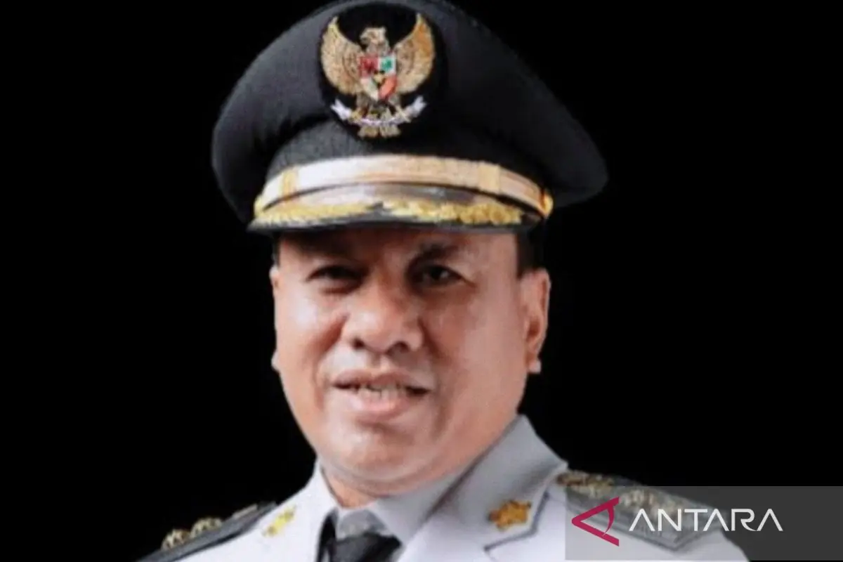 Bupati-Sekda Kuansing menyerahkan diri, dan dibawa KPK dari Soetta