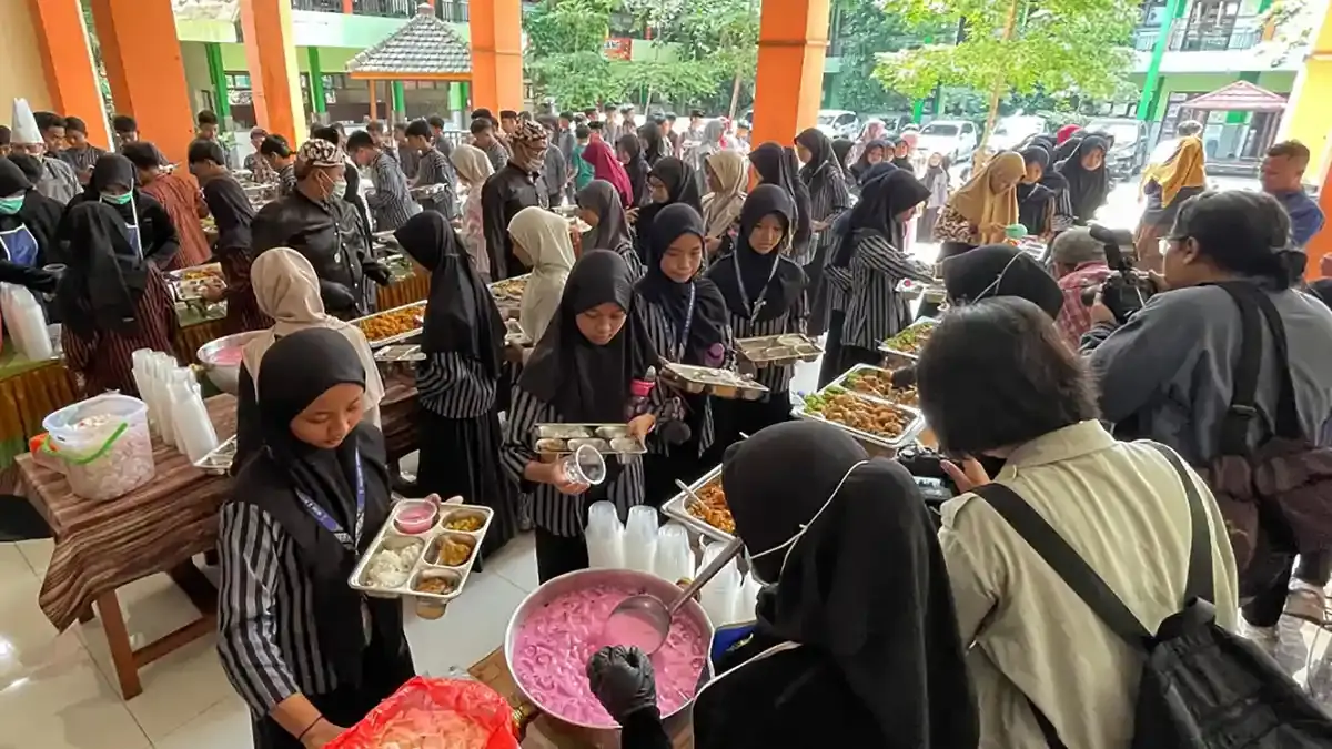 BPOM Siapkan Manajemen Risiko Cegah Keracunan Makanan di Program MBG - Tribunnews.com