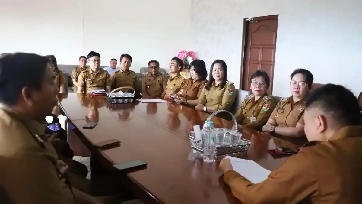 Bupati Mitra Ronald Kandoli Minta Camat Jangan Kerja di Belakang Meja, Pimpin Rapat Evaluasi - Tribunmanado.co.id