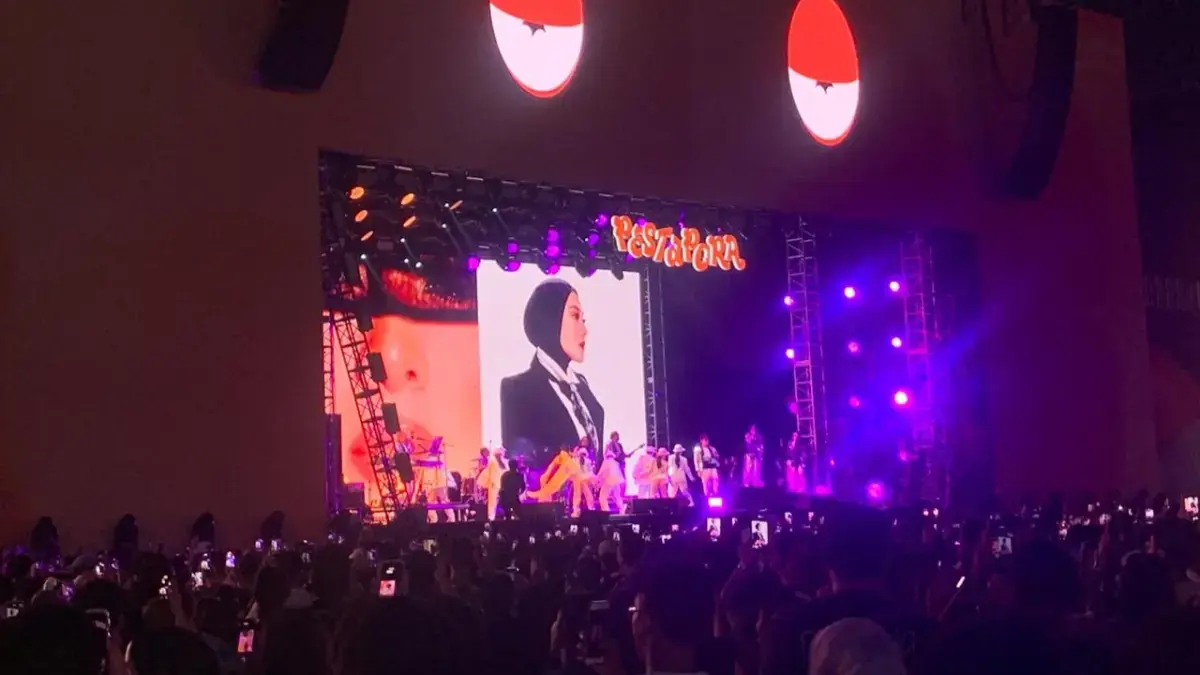 Syahrini Singgung Istilah “Remaja Vintage” Saat Tampil di Pestapora 2026