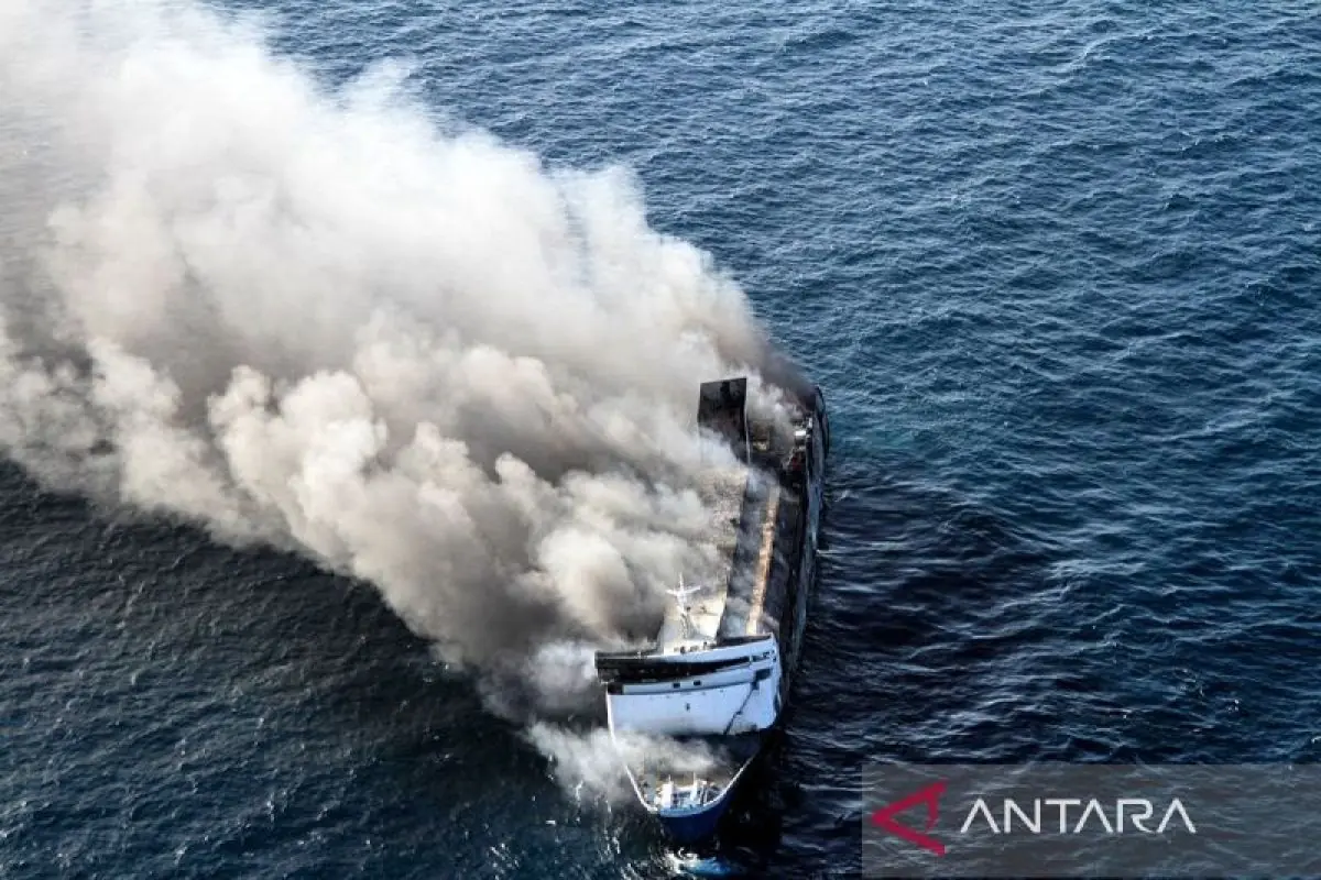 Roundup - KMP Mutiara Sentosa 2 terbakar, lima orang meninggal dunia