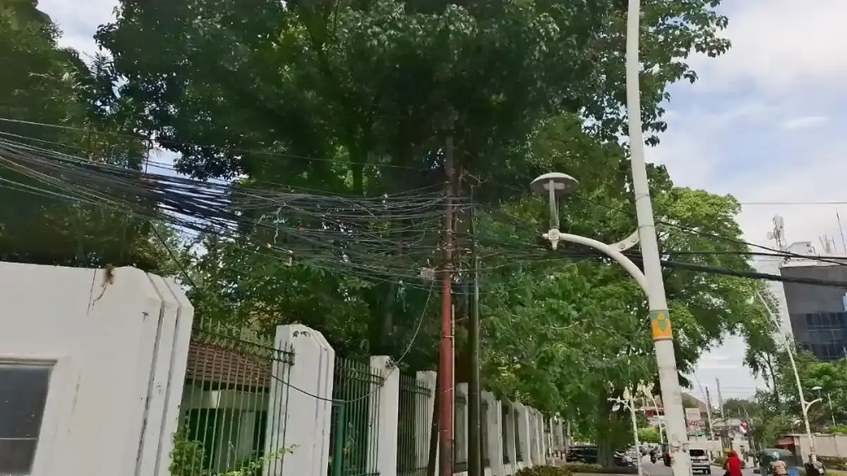 Solusi Kabel Semrawut, DPRD DKI Dorong Pemprov Bangun Koridor Utilitas Bawah Tanah - Tribunjakarta.com